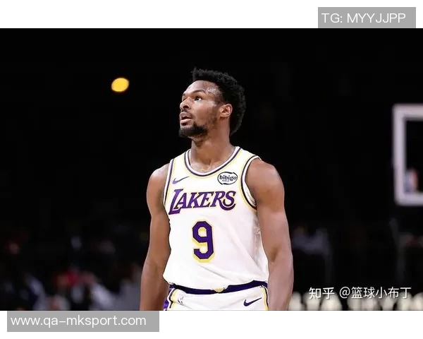 布朗尼坦言上场机会有限期待通过努力防守赢得更多信任与时间