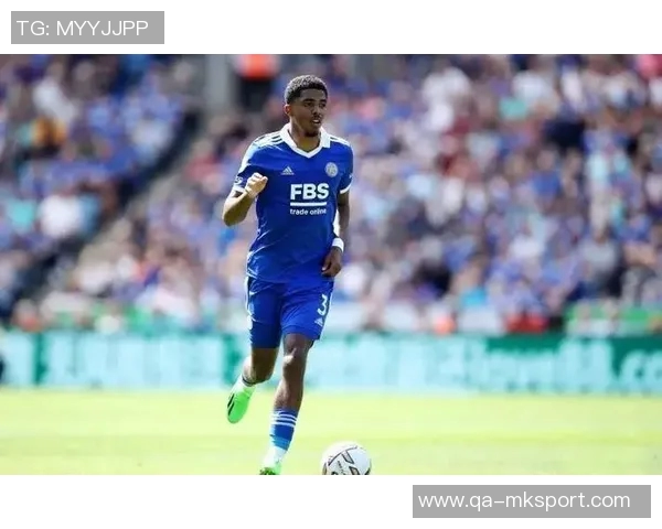 蓝军外租前锋福法纳因无证无保险驾驶被罚款12万引发关注